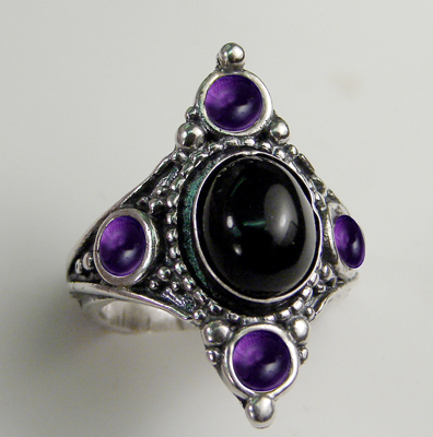 Sterling Silver Renaissance Queen's Ring With Black Onyx Size 8 Sterling Silver Renaissance Queen's Ring With Black Onyx Size 8